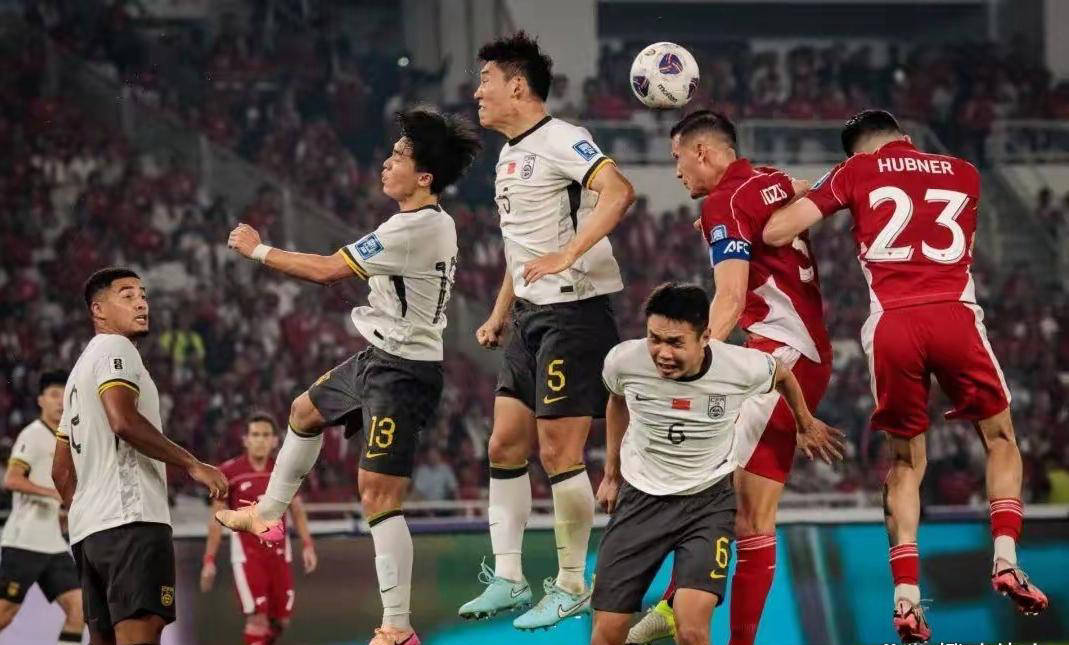 球员个人表现受到全场球迷热情欢迎的简单介绍