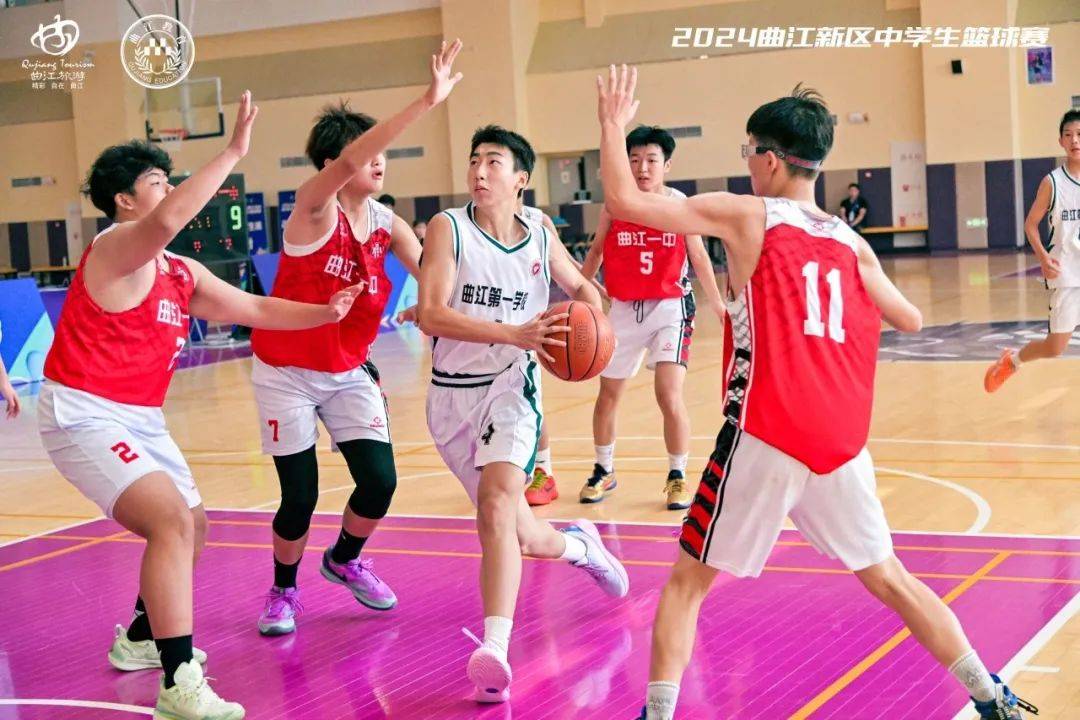 关于篮球节奏感十足，观众们尽情沉浸在比赛中的信息