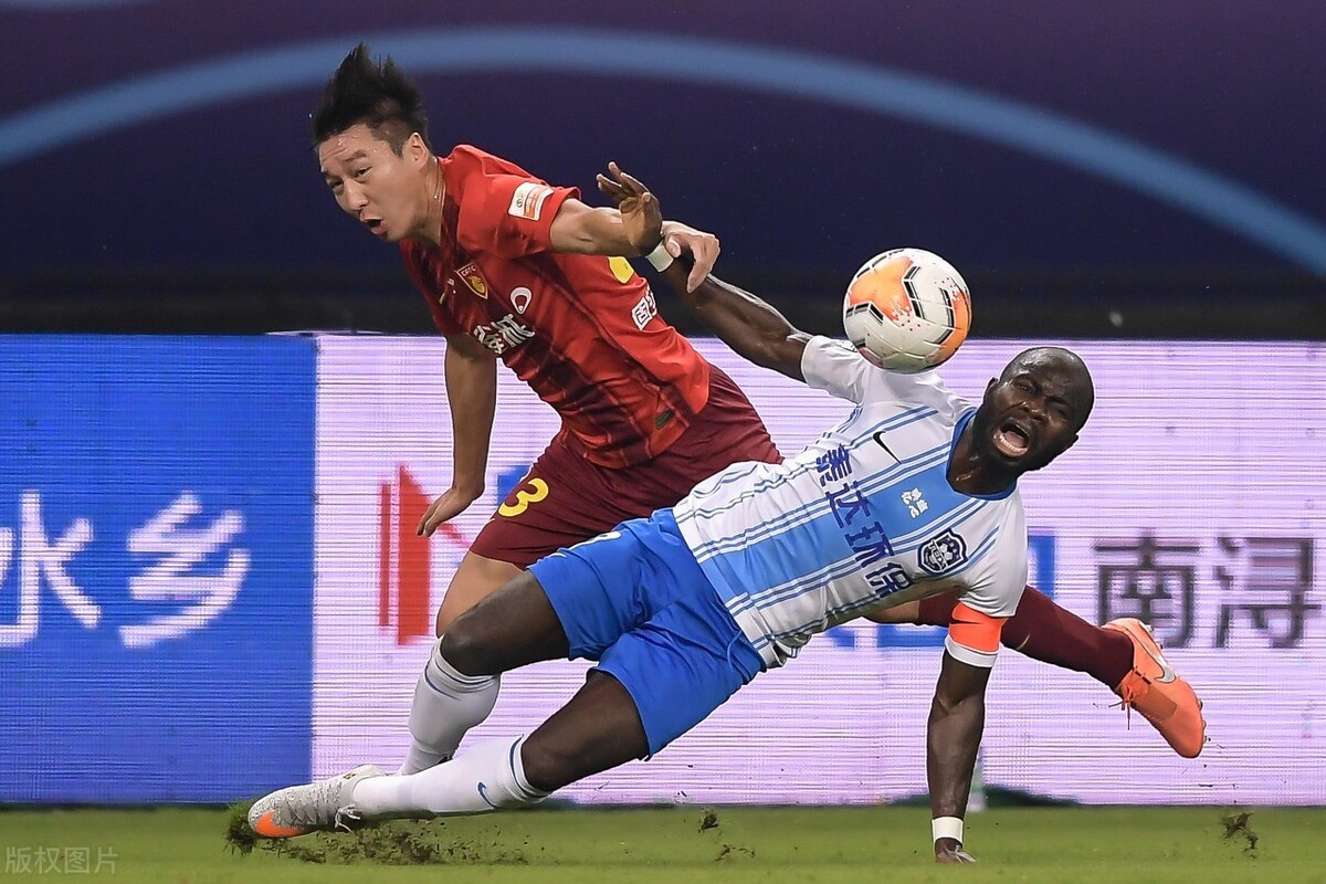 爱游戏中国官网-中超争霸！华夏幸福挑战天津泰达，谁是赢家？的简单介绍