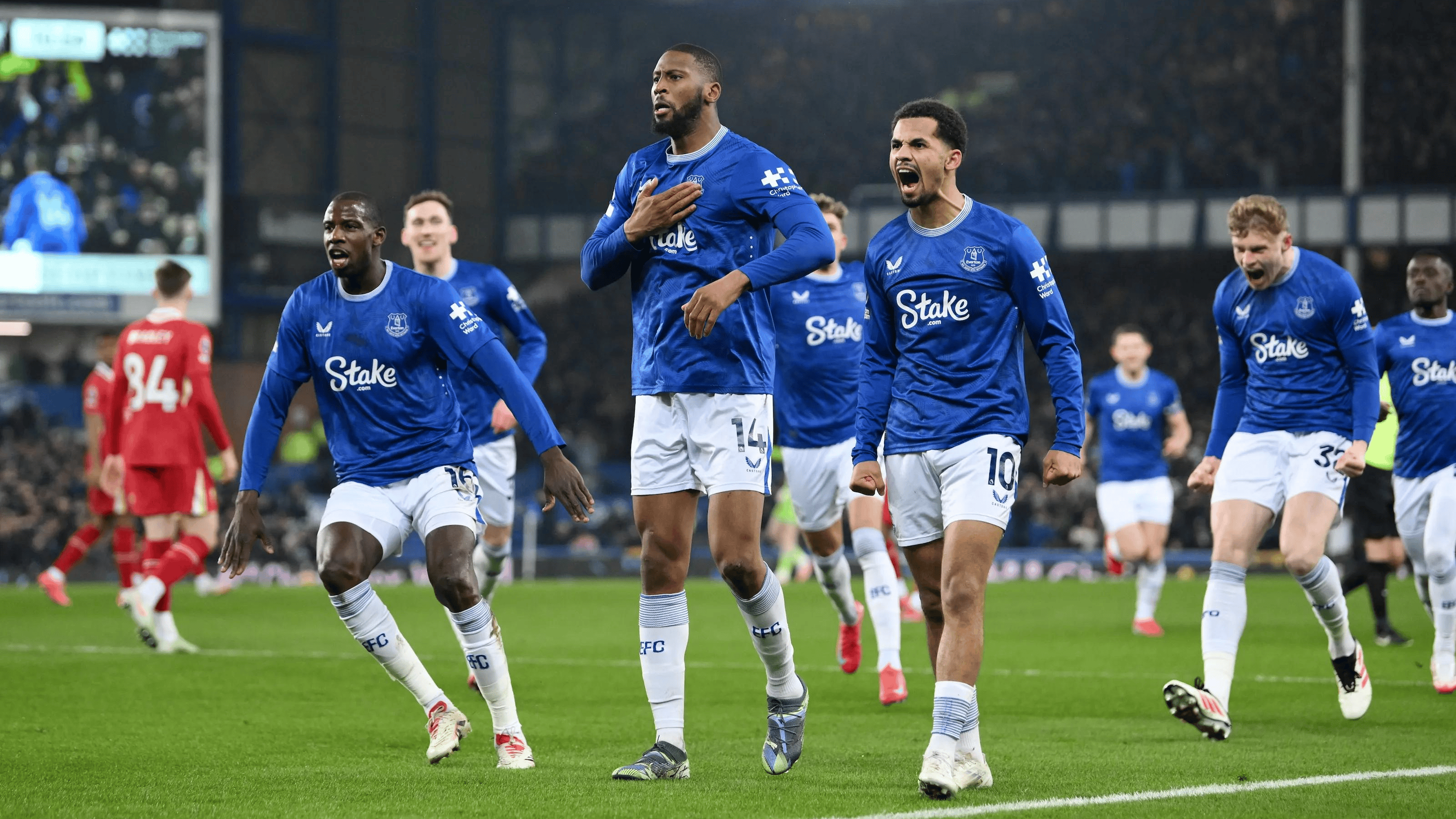 关于热刺客场战平埃弗顿，保持不败战绩的信息