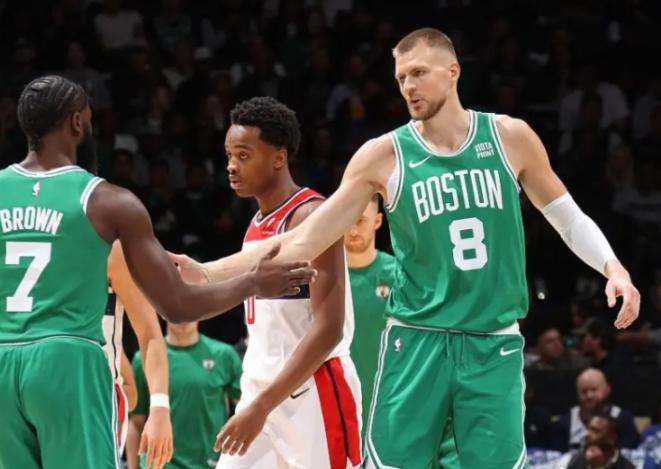 北京队大胜辽宁队，继续领跑东部