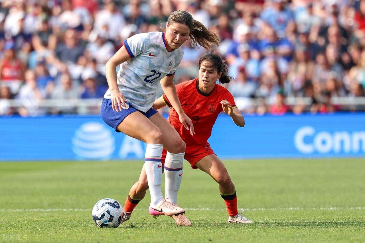 爱游戏官网-韩国女足球员在国内比赛中获胜