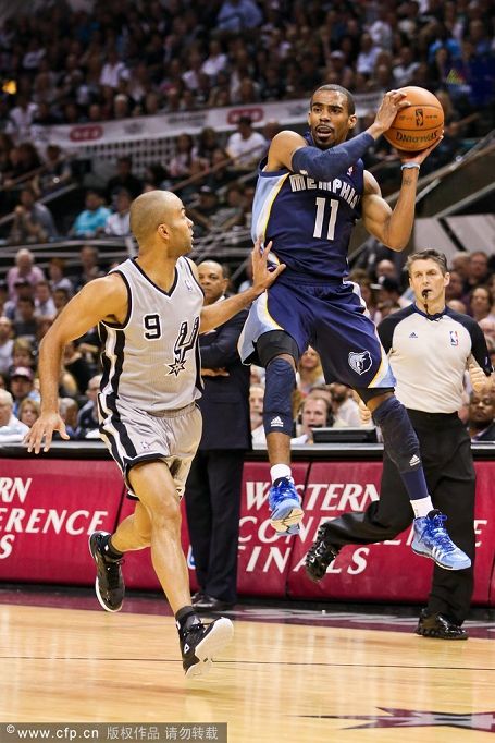 包含灰熊胜深圳赛队，康利28分9助攻的词条