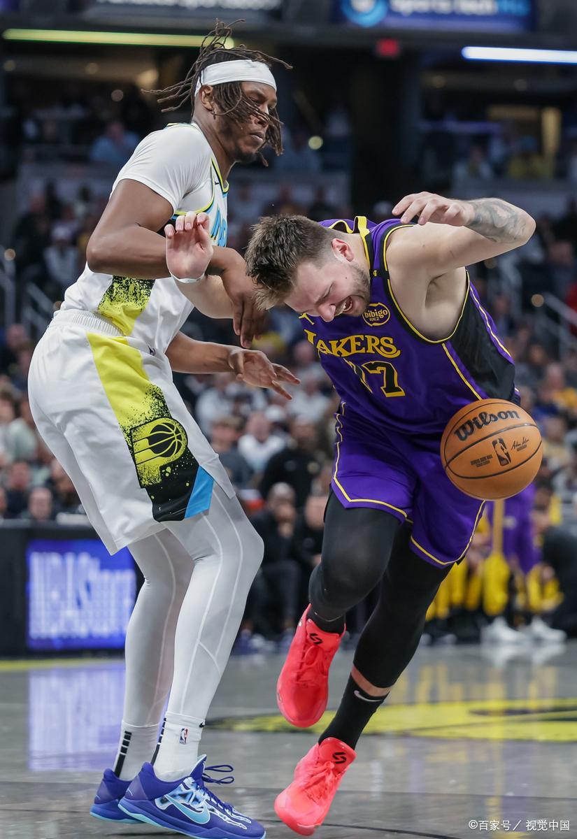 火箭队客场逆转湖人,率先获得系列赛领先 火箭队客场逆转湖人,率先获得系列赛领先