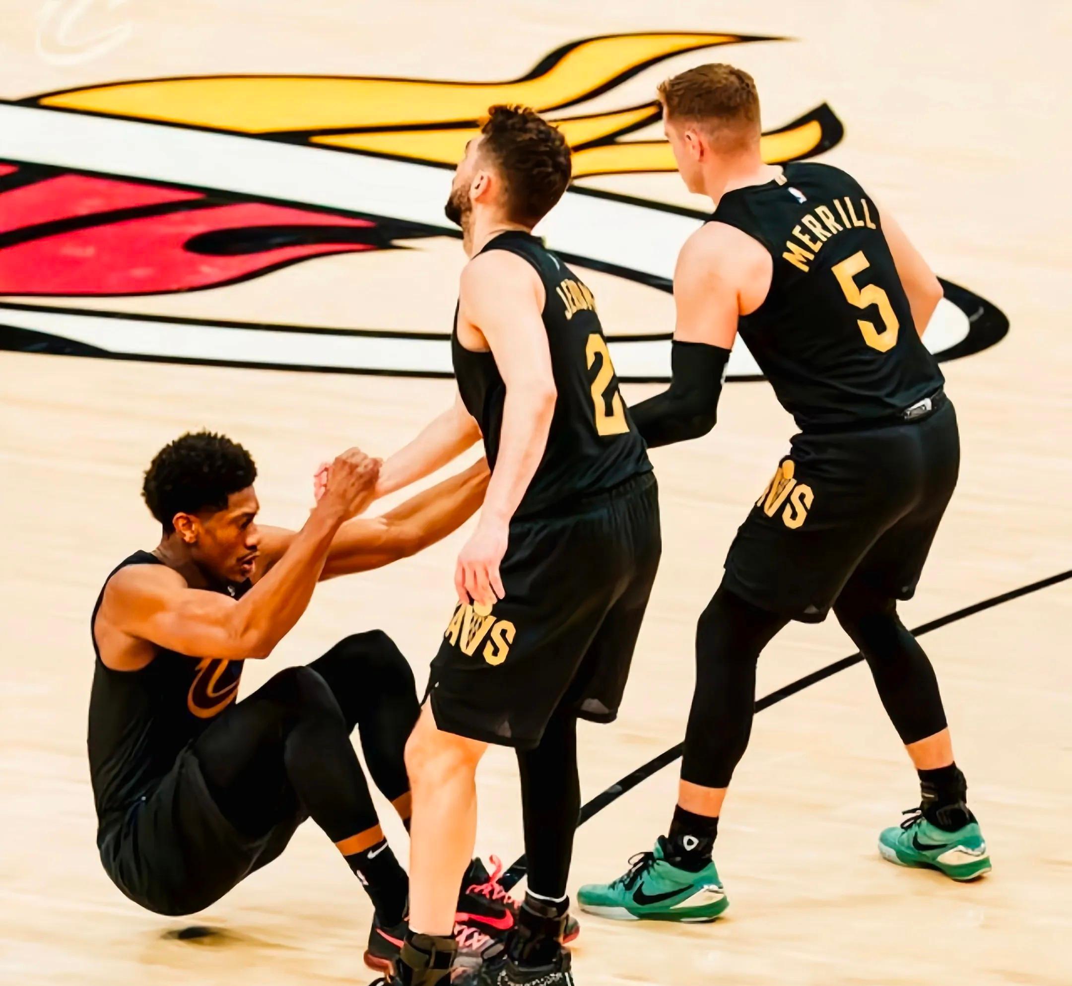 热火击败骑士豪取主场胜利