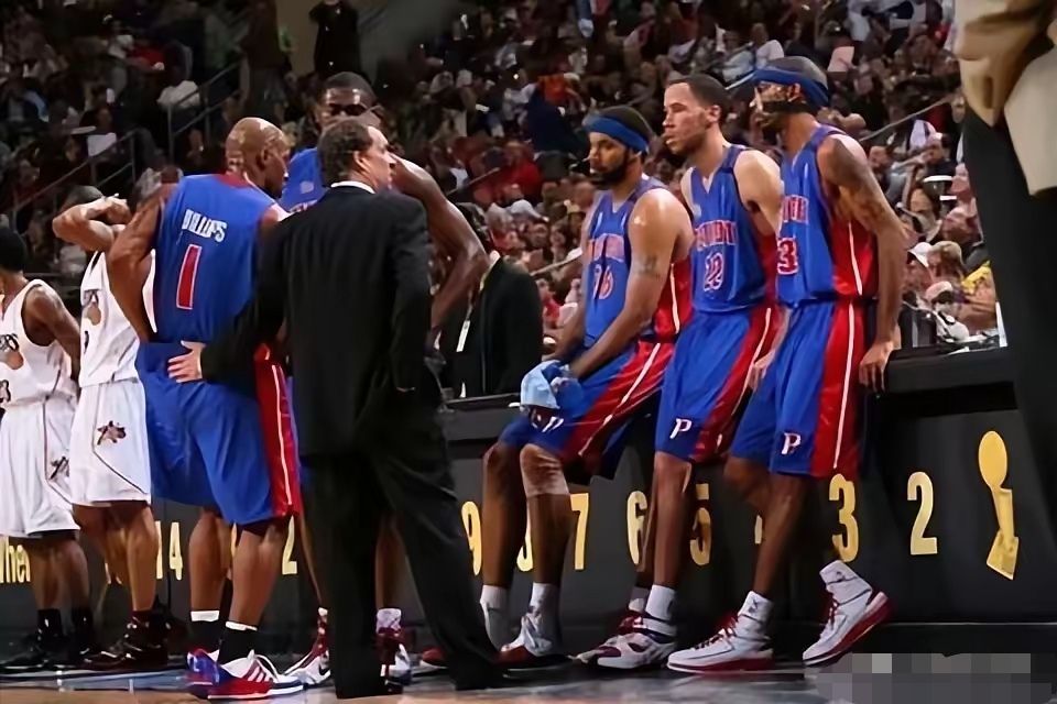 猛龙主场大胜活塞，实现九连胜