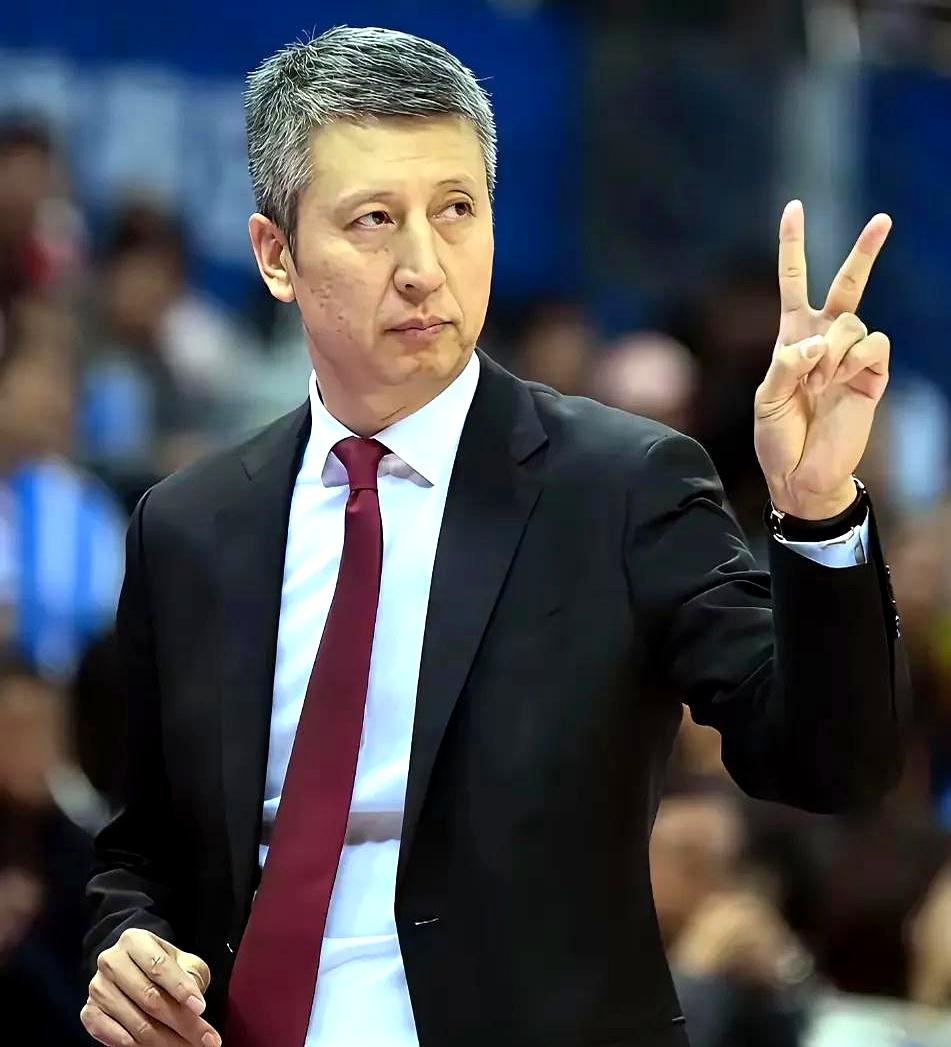 爱游戏体育地址-球队主帅因战术调整备受争议，粉丝纷纷质疑的简单介绍