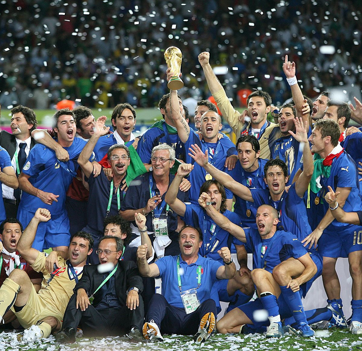 爱游戏体育官网-关于意大利足球联赛激烈竞争势不可挡的信息