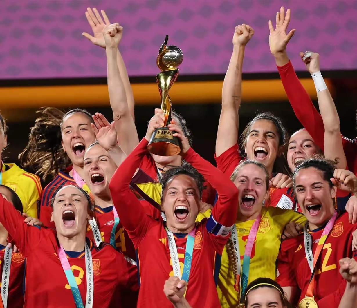 包含足球比赛胜利的庆祝方式多元别具一格的词条