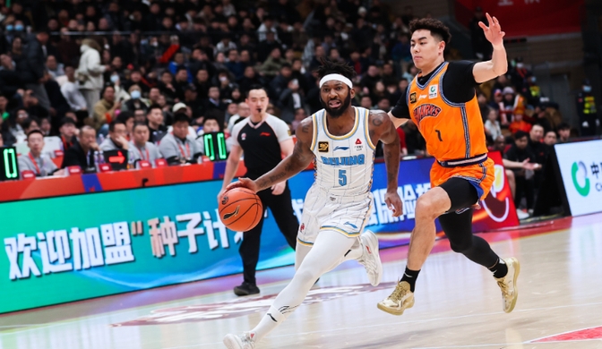 爱游戏官网入口-新疆队险胜上海队，精彩对决