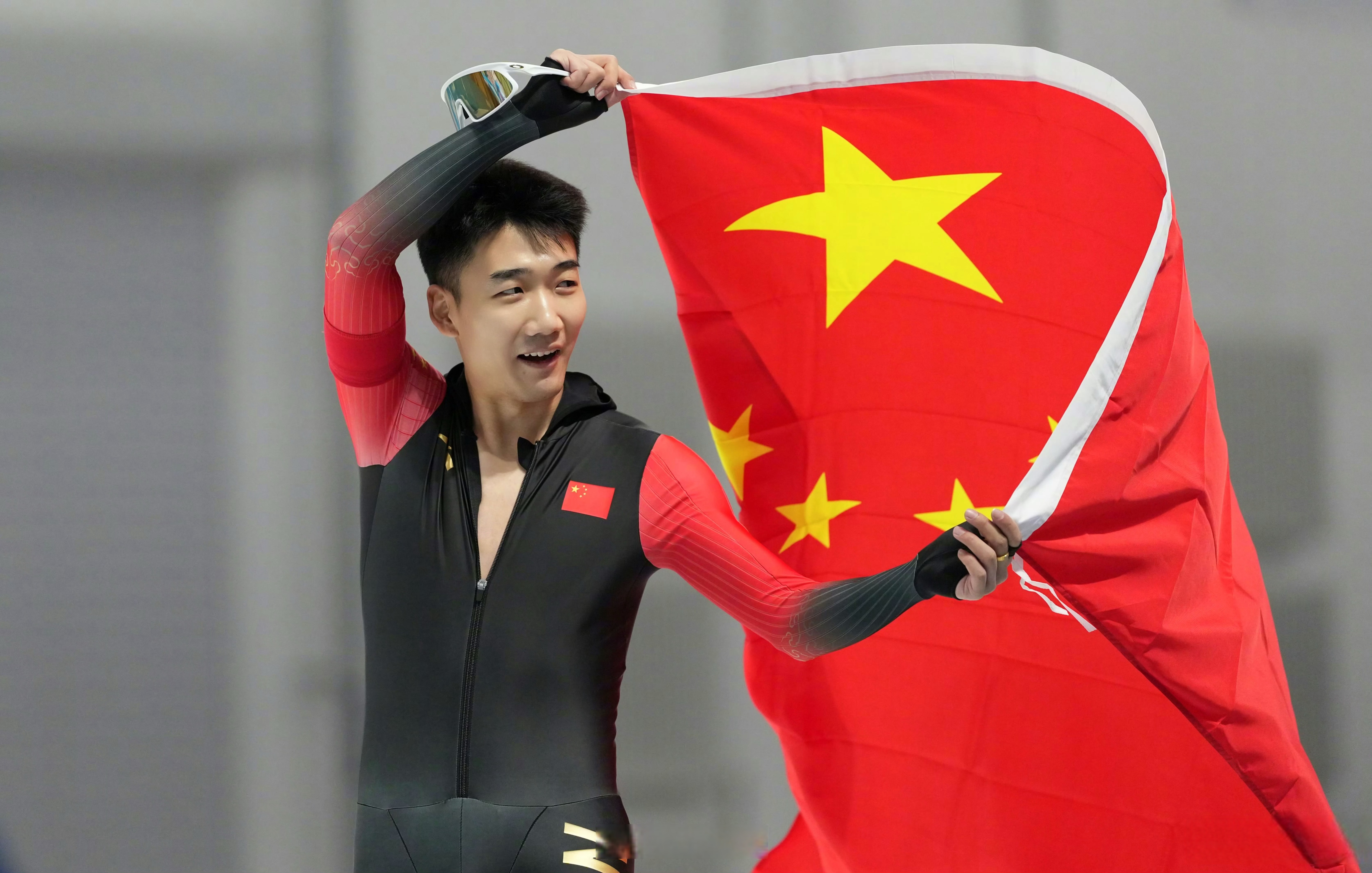 爱游戏官网入口-英雄球员崭露头角，带领球队实现胜利的简单介绍