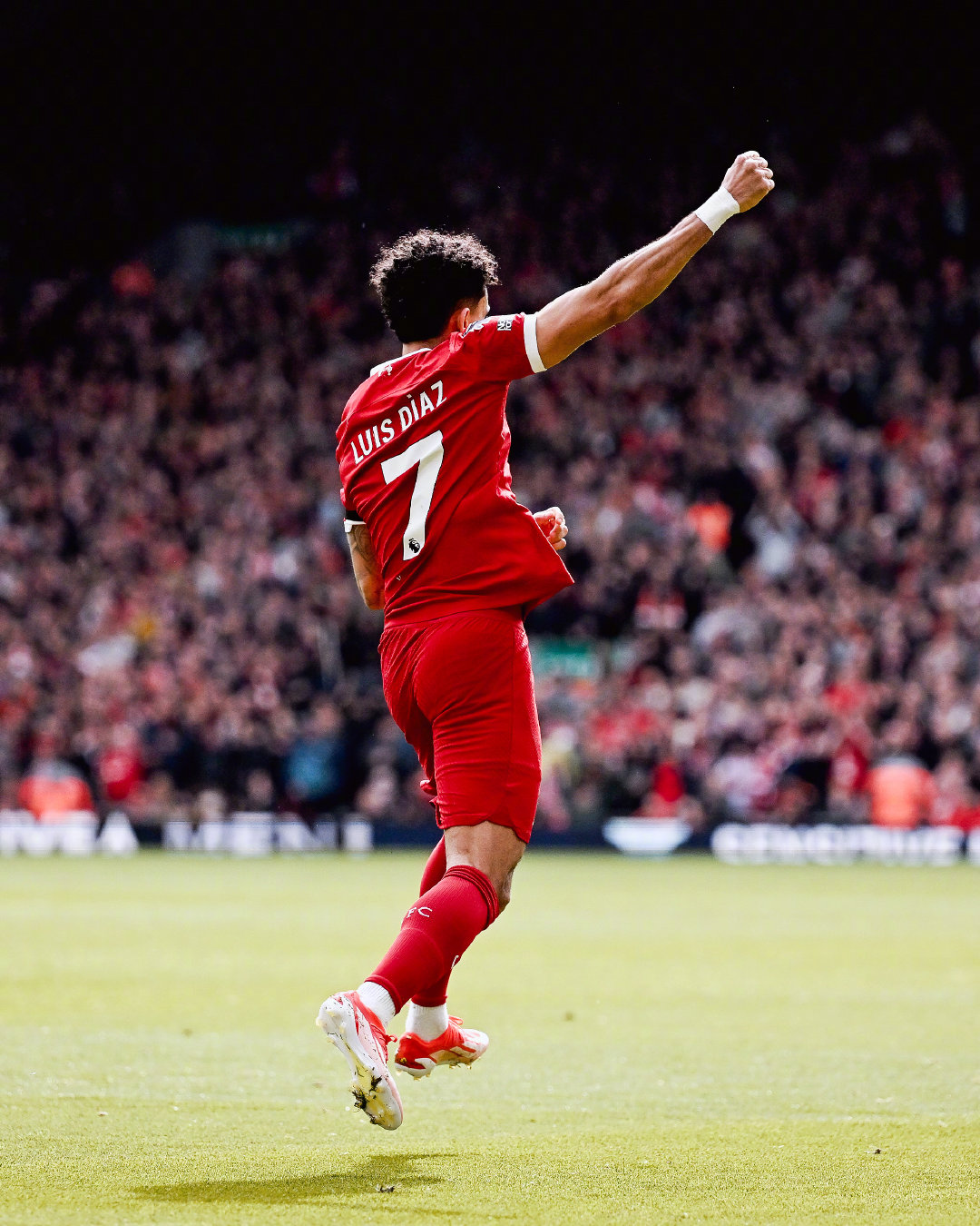 爱游戏官网-利物浦击败布莱顿，继续领跑英超积分榜