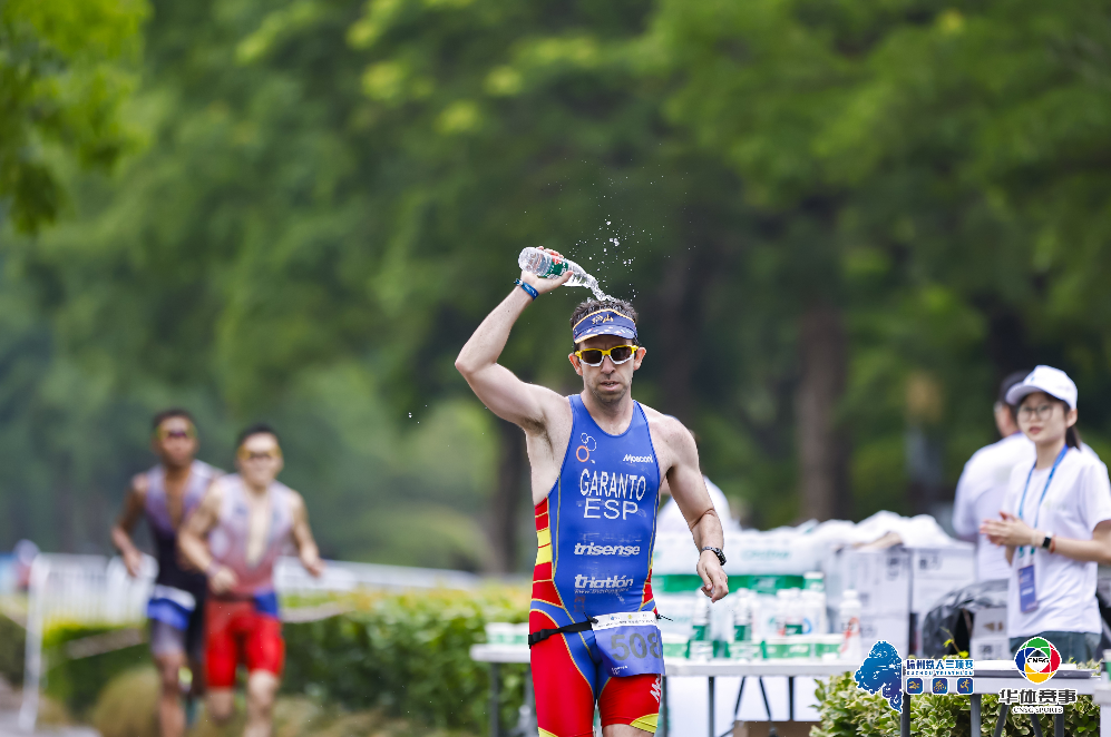 爱游戏入口-男子铁人三项赛场激烈角逐纷呈的简单介绍